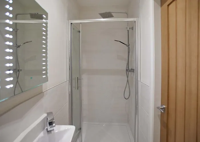 Host & - The Old Sweet Shop *