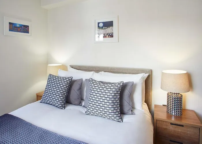 Host & - The Old Sweet Shop *