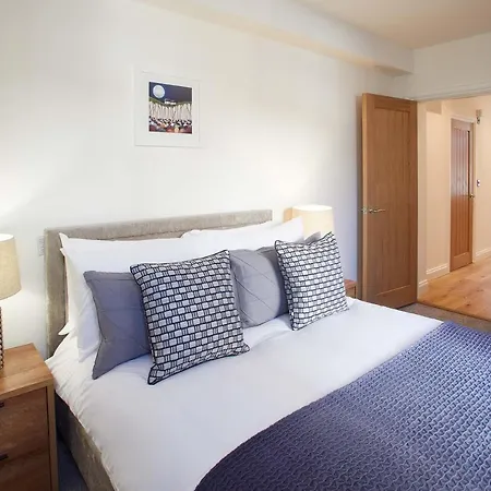 Host & - The Old Sweet Shop * Whitby